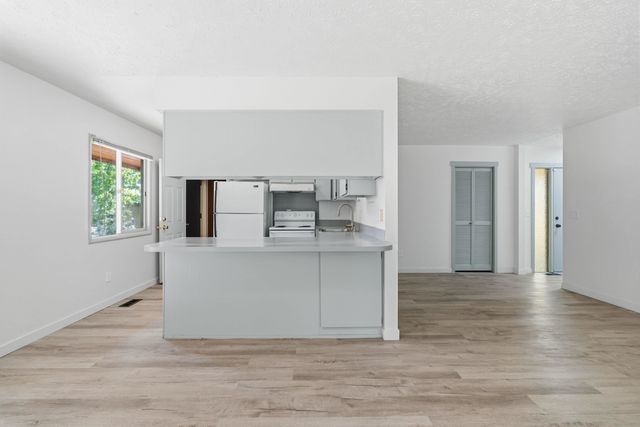 10906 E 17th Ave, Spokane Valley, WA 99206