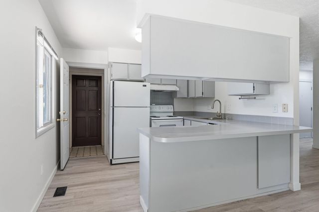 10906 E 17th Ave, Spokane Valley, WA 99206