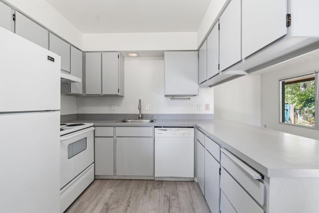 10906 E 17th Ave, Spokane Valley, WA 99206