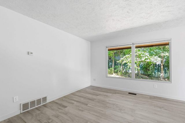 10906 E 17th Ave, Spokane Valley, WA 99206