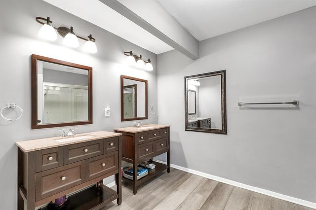 2204 N Winstead Cir, Wichita, KS 67226