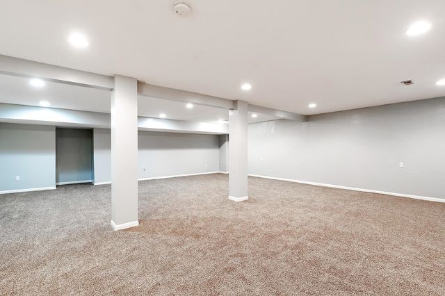 2204 N Winstead Cir, Wichita, KS 67226