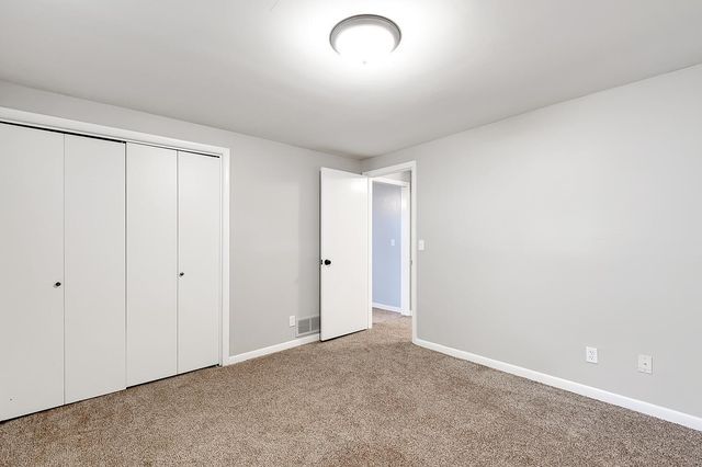 2204 N Winstead Cir, Wichita, KS 67226