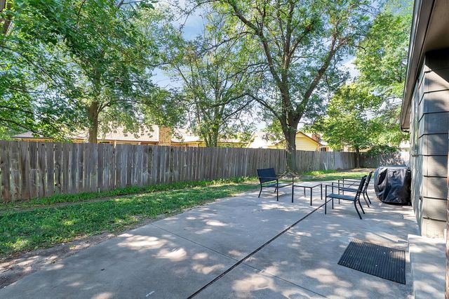 2204 N Winstead Cir, Wichita, KS 67226