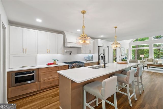 8875 Lakeside Way, Gainesville, GA 30506