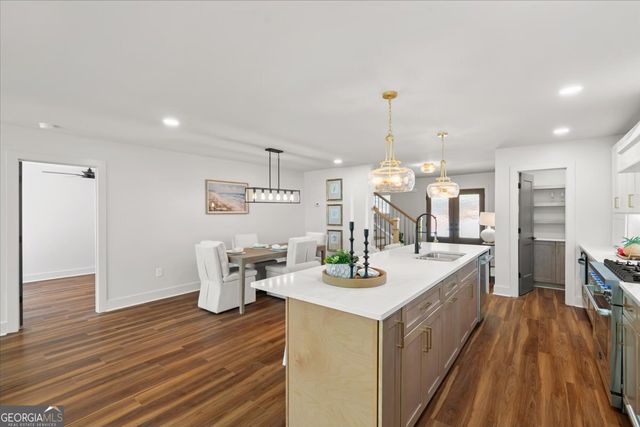 8875 Lakeside Way, Gainesville, GA 30506