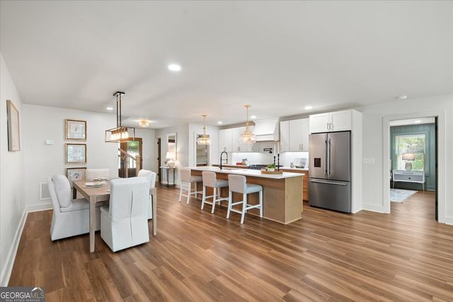 8875 Lakeside Way, Gainesville, GA 30506