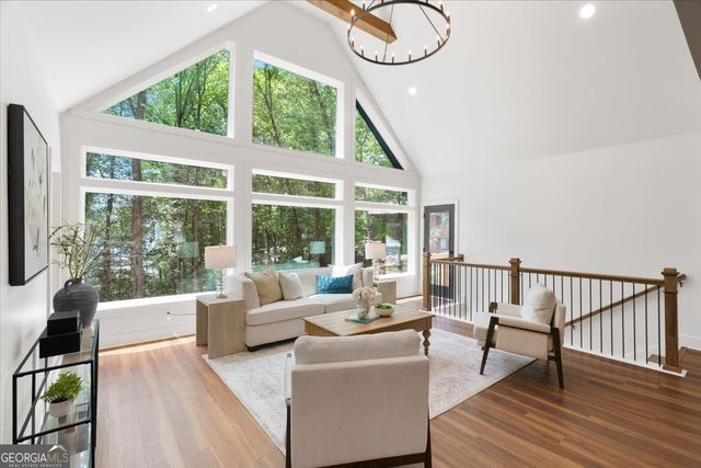 8875 Lakeside Way, Gainesville, GA 30506