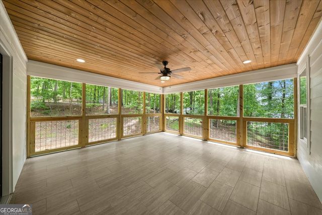 8875 Lakeside Way, Gainesville, GA 30506