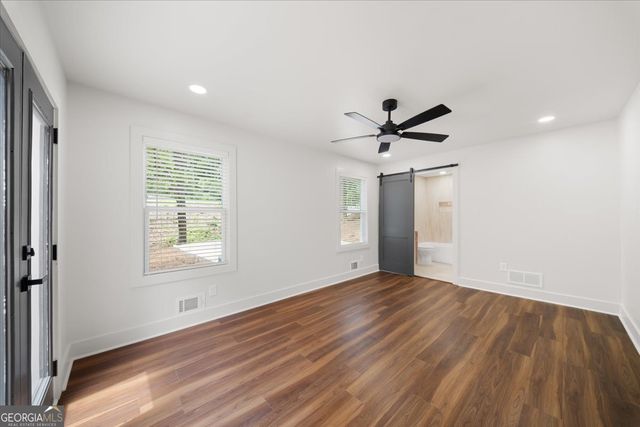8875 Lakeside Way, Gainesville, GA 30506