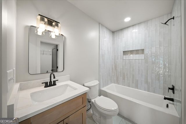 8875 Lakeside Way, Gainesville, GA 30506