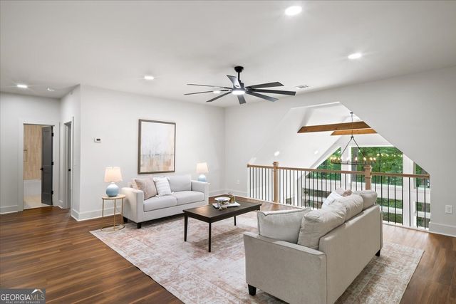 8875 Lakeside Way, Gainesville, GA 30506