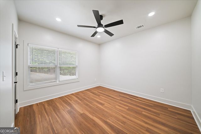 8875 Lakeside Way, Gainesville, GA 30506