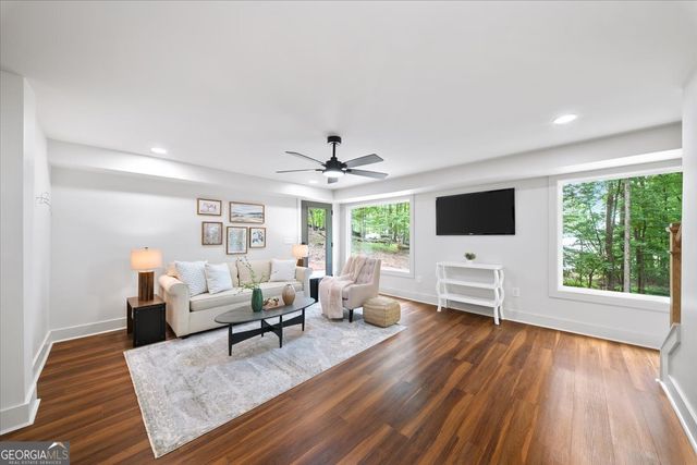 8875 Lakeside Way, Gainesville, GA 30506