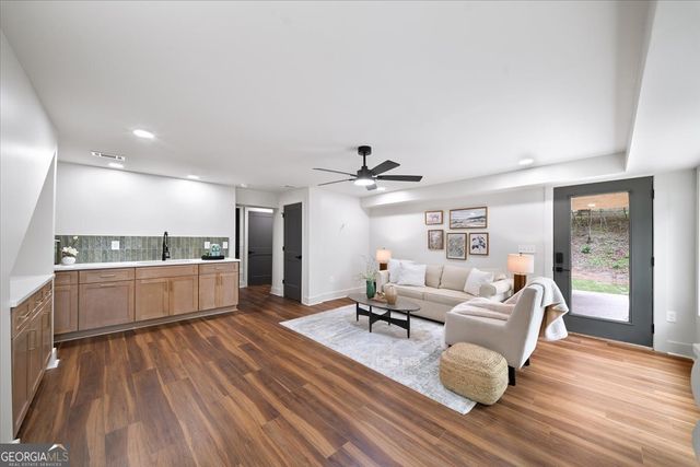 8875 Lakeside Way, Gainesville, GA 30506