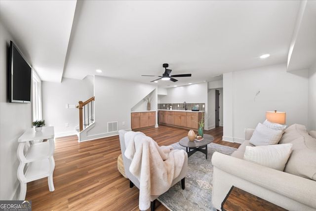 8875 Lakeside Way, Gainesville, GA 30506