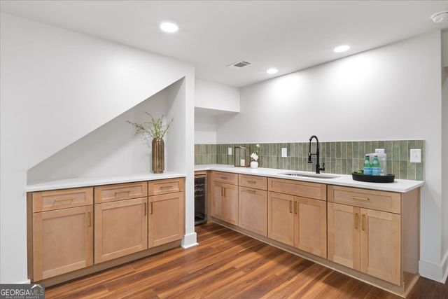8875 Lakeside Way, Gainesville, GA 30506