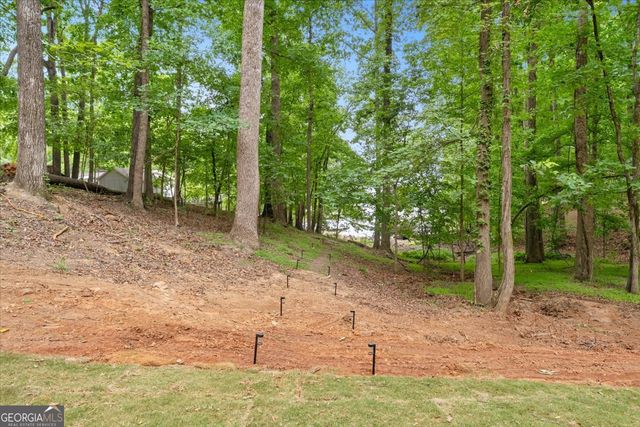 8875 Lakeside Way, Gainesville, GA 30506