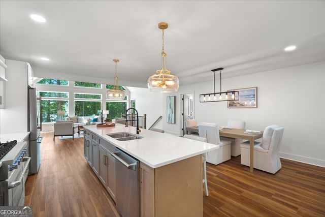 8875 Lakeside Way, Gainesville, GA 30506