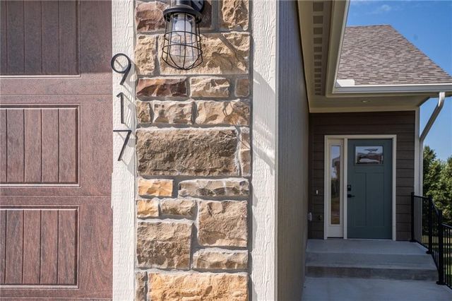 917 Eagle Ridge Drive, Baldwin City, KS 66006