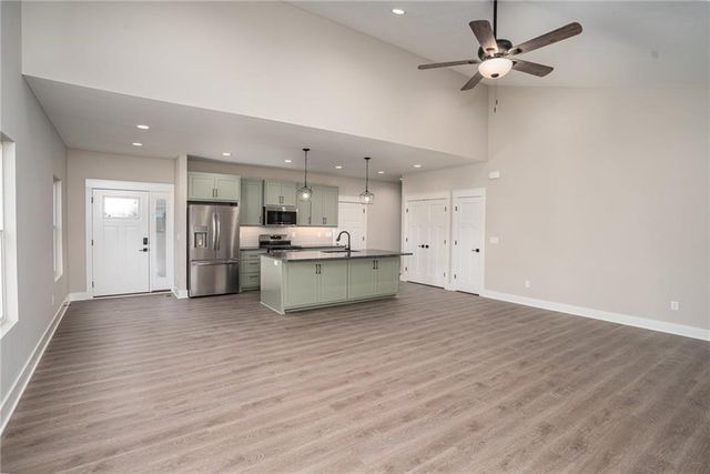 917 Eagle Ridge Drive, Baldwin City, KS 66006