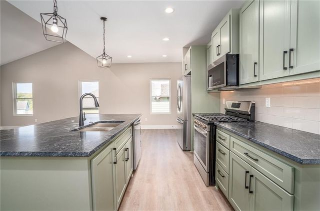 917 Eagle Ridge Drive, Baldwin City, KS 66006