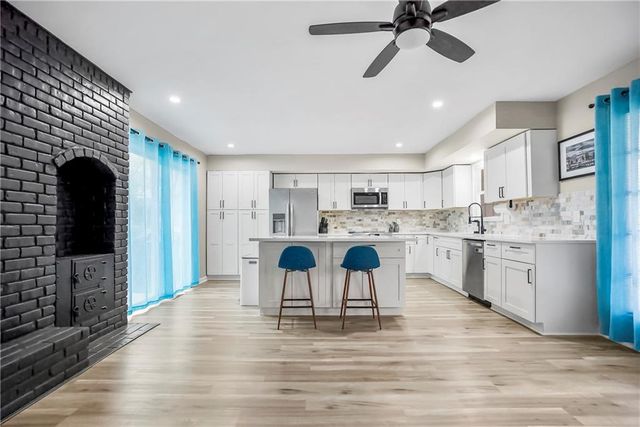 8641 Broadmoor Street, Overland Park, KS 66212