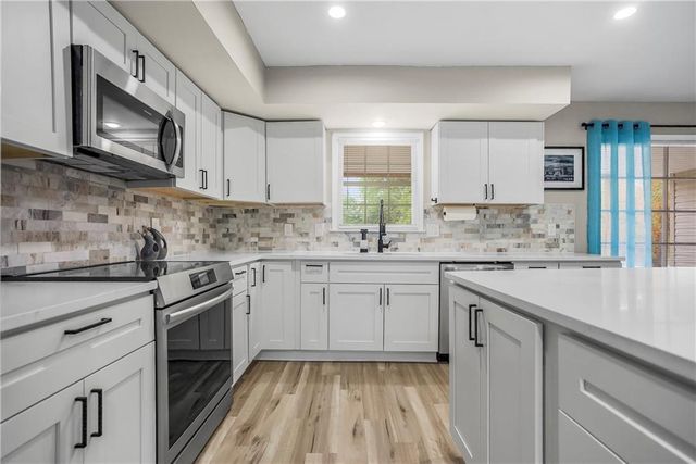 8641 Broadmoor Street, Overland Park, KS 66212