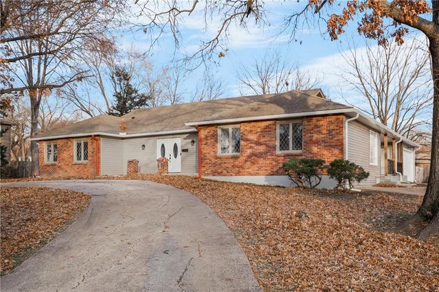 8641 Broadmoor Street, Overland Park, KS 66212