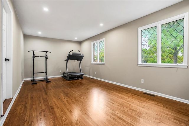 8641 Broadmoor Street, Overland Park, KS 66212