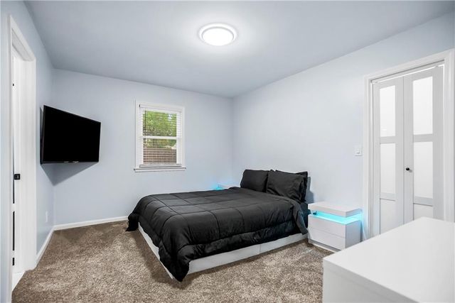 8641 Broadmoor Street, Overland Park, KS 66212