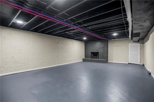 8641 Broadmoor Street, Overland Park, KS 66212