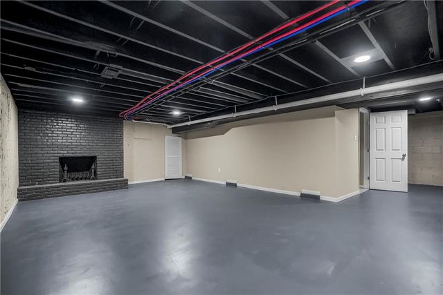 8641 Broadmoor Street, Overland Park, KS 66212