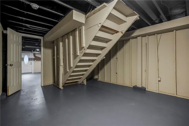 8641 Broadmoor Street, Overland Park, KS 66212