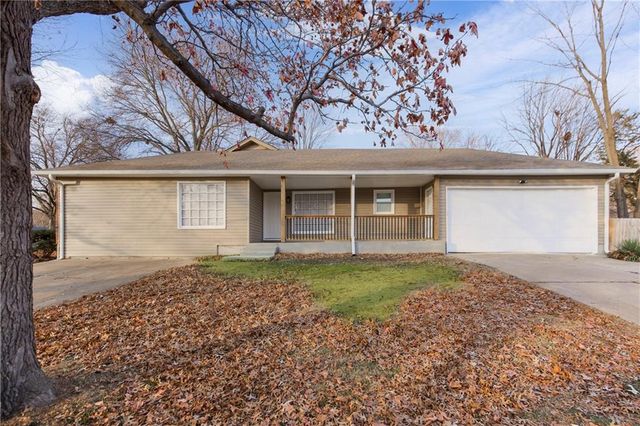 8641 Broadmoor Street, Overland Park, KS 66212