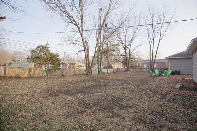 8641 Broadmoor Street, Overland Park, KS 66212