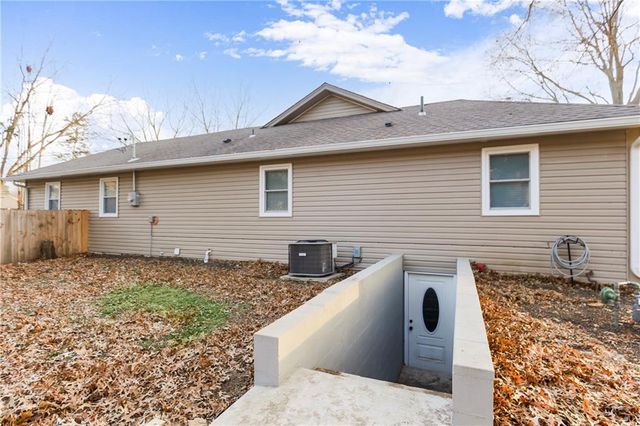 8641 Broadmoor Street, Overland Park, KS 66212