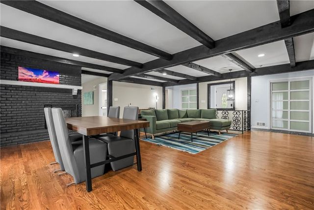 8641 Broadmoor Street, Overland Park, KS 66212