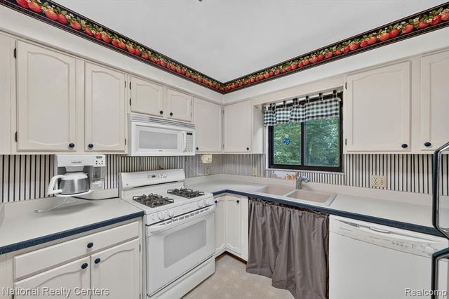 3107 Dean Road, Lambertville, MI 48144