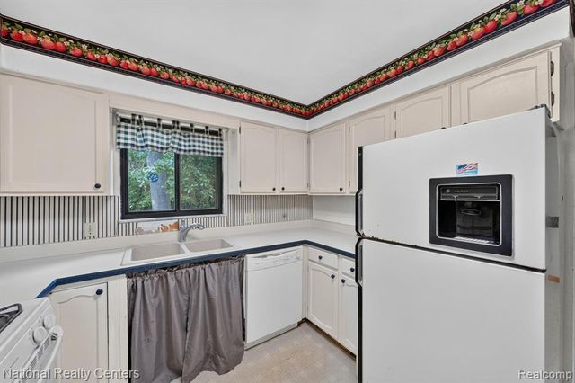 3107 Dean Road, Lambertville, MI 48144