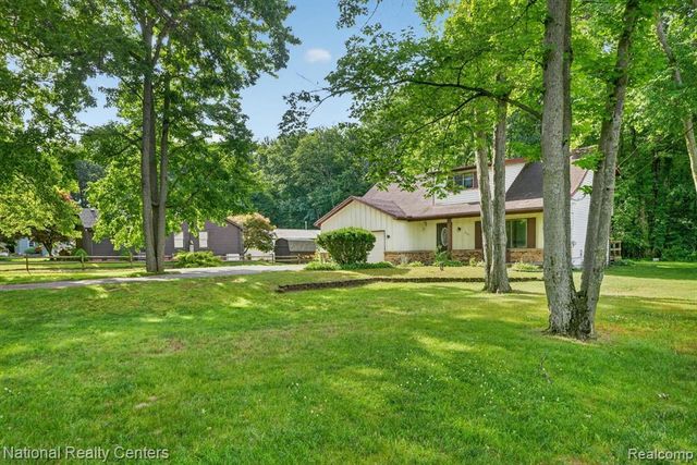 3107 Dean Road, Lambertville, MI 48144