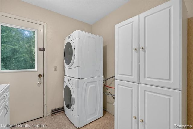 3107 Dean Road, Lambertville, MI 48144