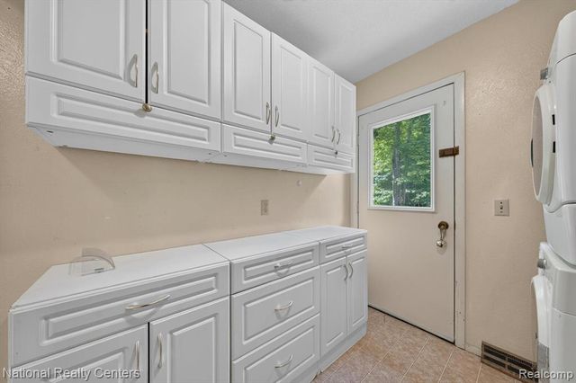 3107 Dean Road, Lambertville, MI 48144