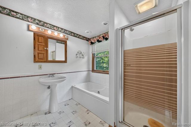 3107 Dean Road, Lambertville, MI 48144
