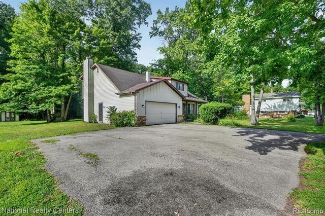 3107 Dean Road, Lambertville, MI 48144