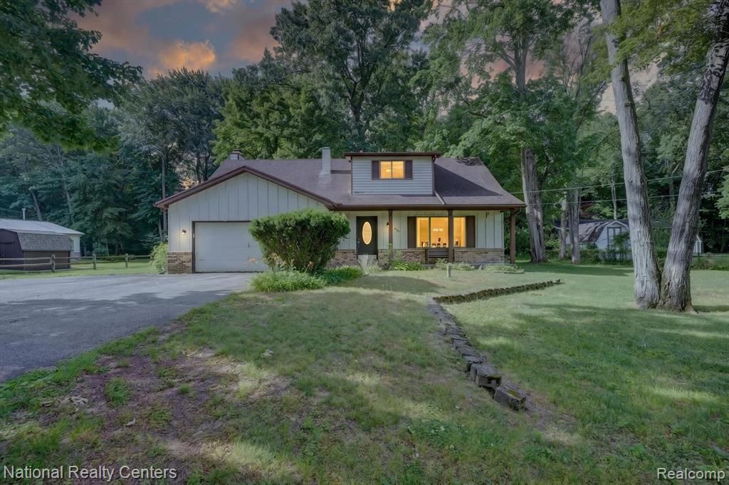 3107 Dean Road, Lambertville, MI 48144