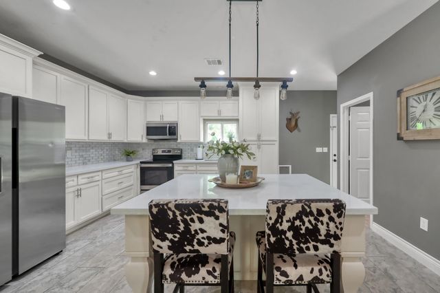 3381 Roy Bean Rd, Willis, TX 77378