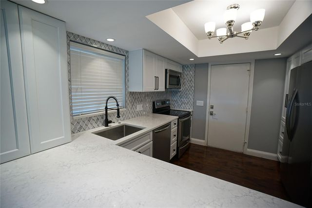 3323 W SWANN AVENUE, Tampa, FL 33609
