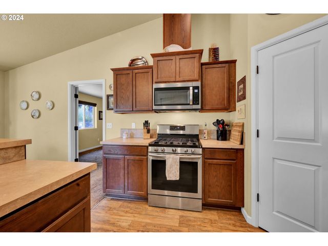 33320 BRYANT Rd, Creswell, OR 97426