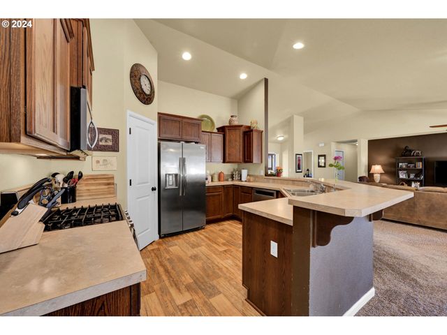 33320 BRYANT Rd, Creswell, OR 97426